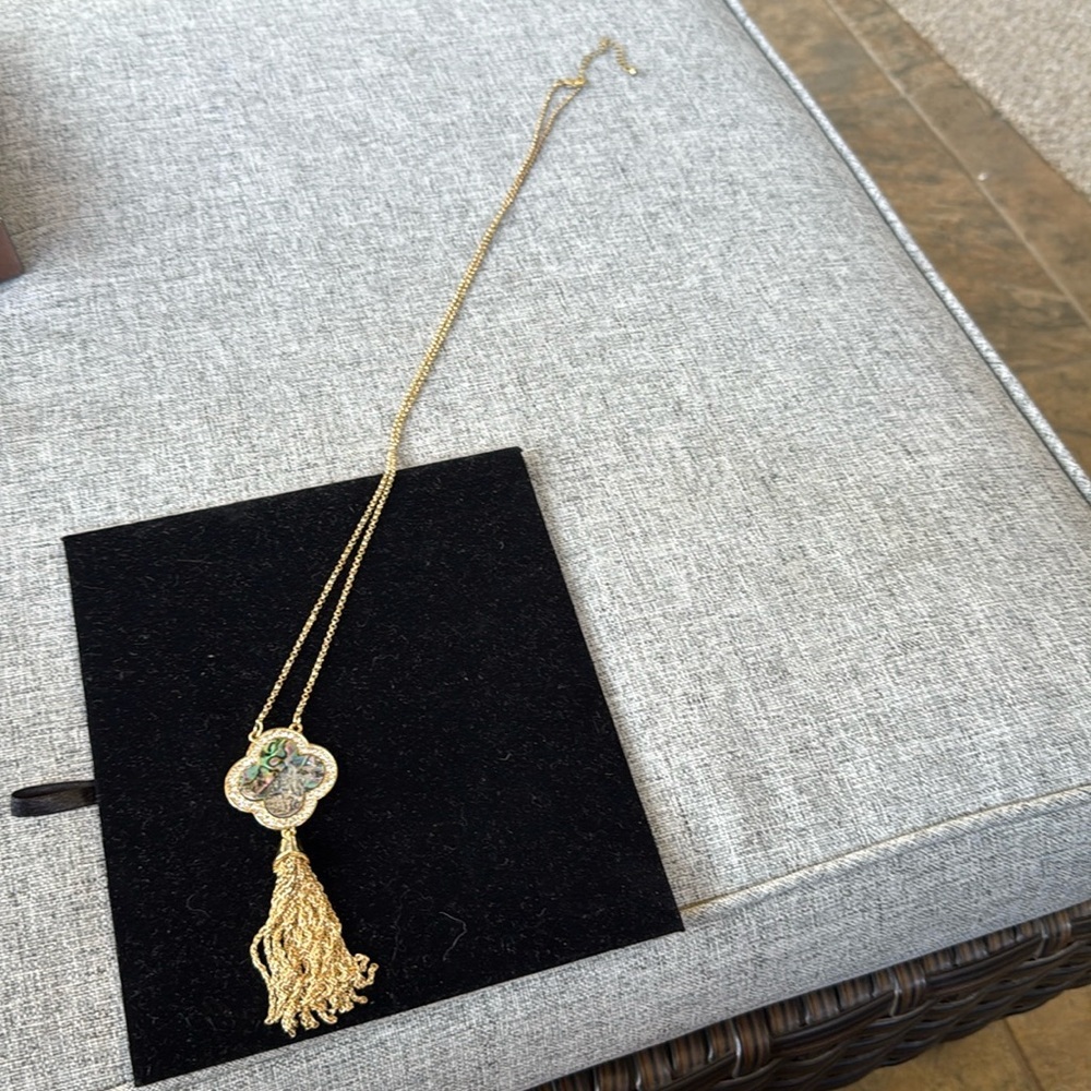 Costume- Necklace in gold tone